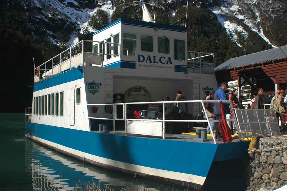 Argentina 101 - parque nacional Nahuel Huapi - lago Frias - catamaran.jpg